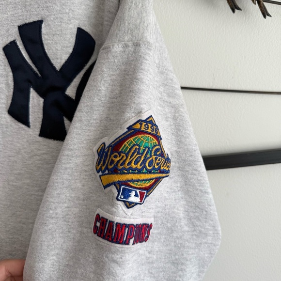Majestic Mens XL Yankees 1996 World Series Champions Gray Crewneck Sweatshirt - Picture 7 of 7
